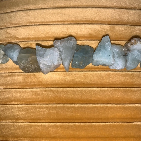 ✨2/$20✨AQUAMARINE BEADS - Picture 2 of 2